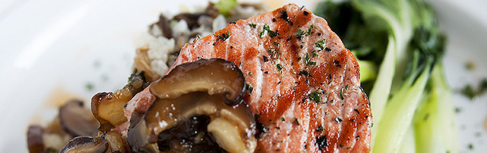 Salmon dinner rich in omega-3 fatty acids (evranchcom)