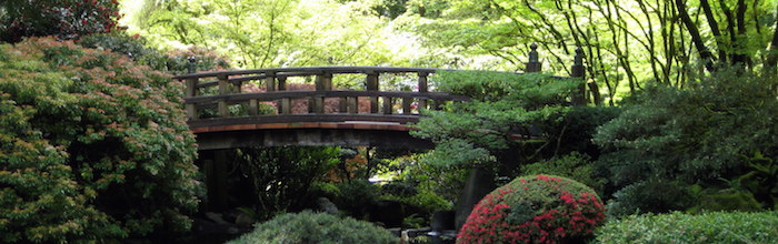 Wooden bridge in Portland Japanese Garden, Oregon (by Shawn Radcliffe)